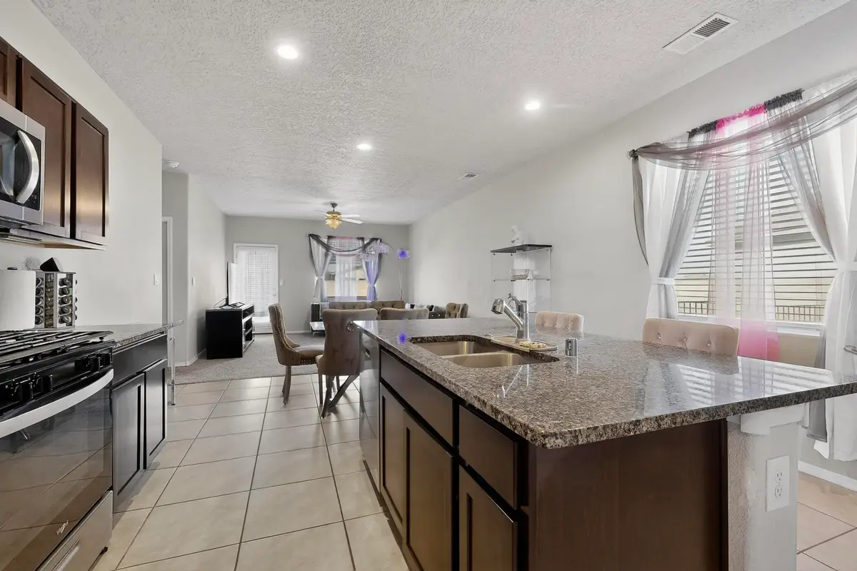 10683 Valedon Lane Sw, Albuquerque, NM 87121 - #1