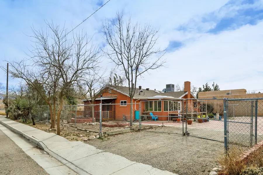 5933 Pauline Avenue Nw, Albuquerque, NM 87107 - #2