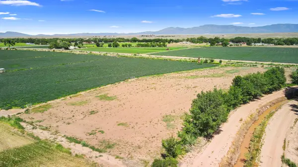 Clarence Road, Los Lunas, NM 87031