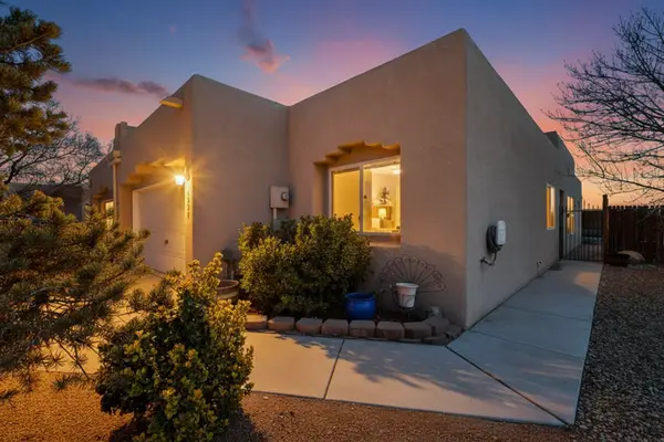 5900 Camino De La Luna Nw, Albuquerque, NM 87120