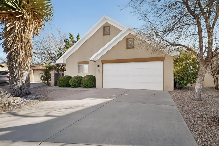 316 La Chamisal Lane Nw, Los Ranchos De Albuquerque, NM 87107 - #3