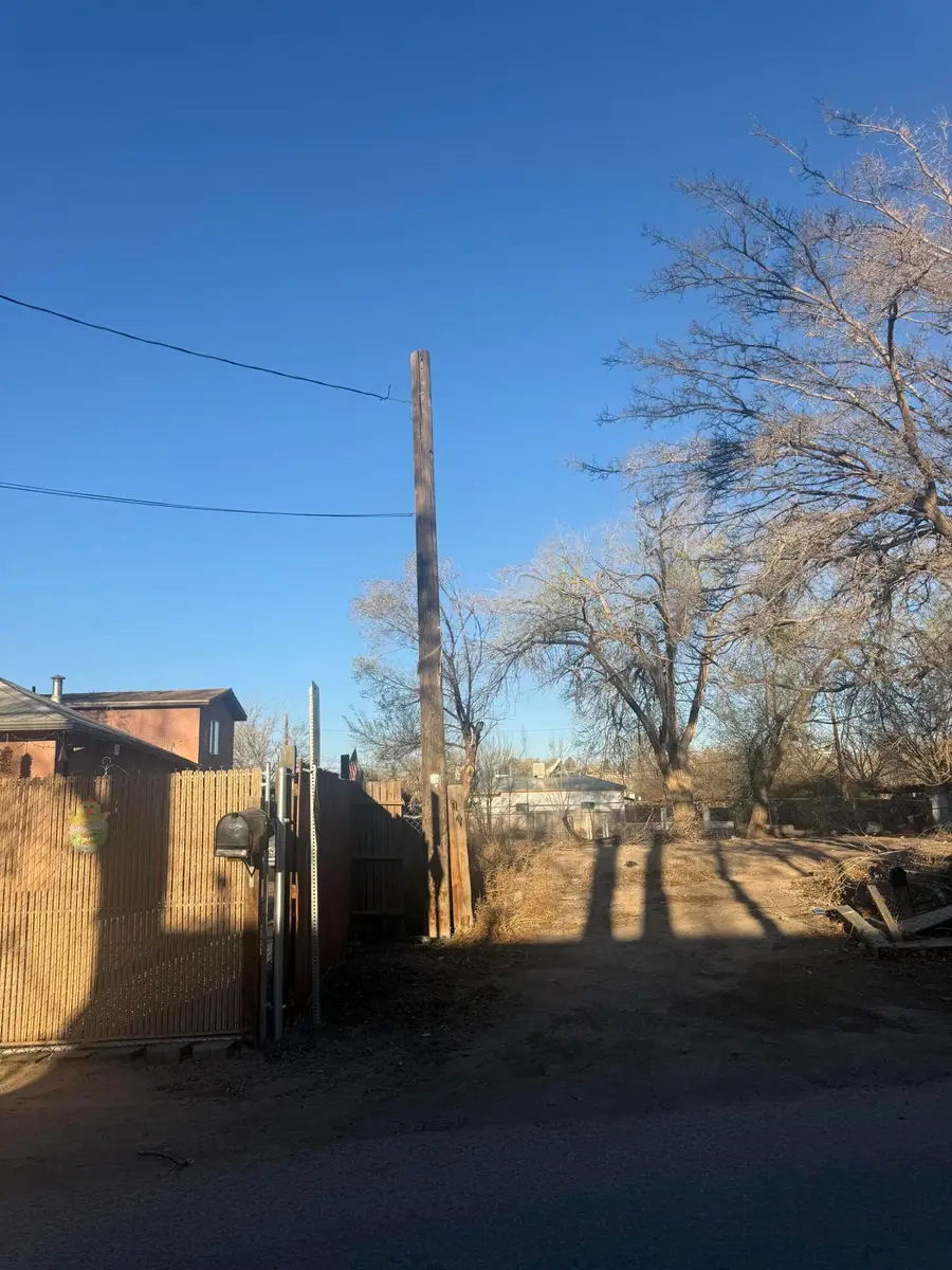 2402 Salvador Road Sw, Albuquerque, NM 87105 - #3
