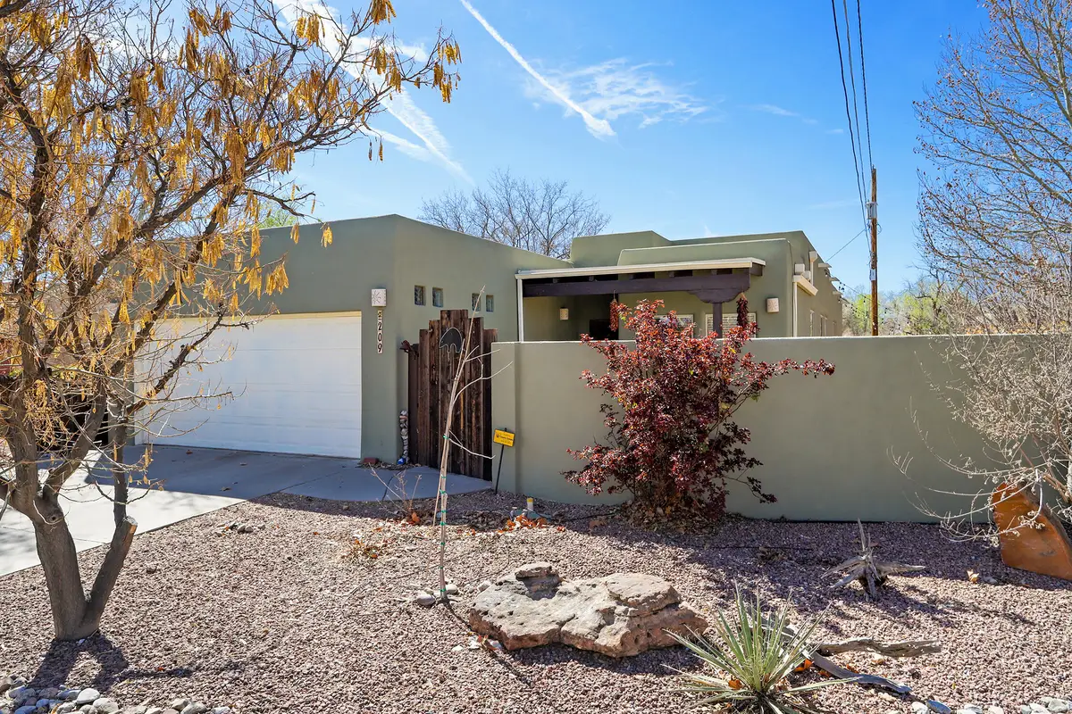 209 Manhattan Place Nw, Albuquerque, NM 87104 - #1