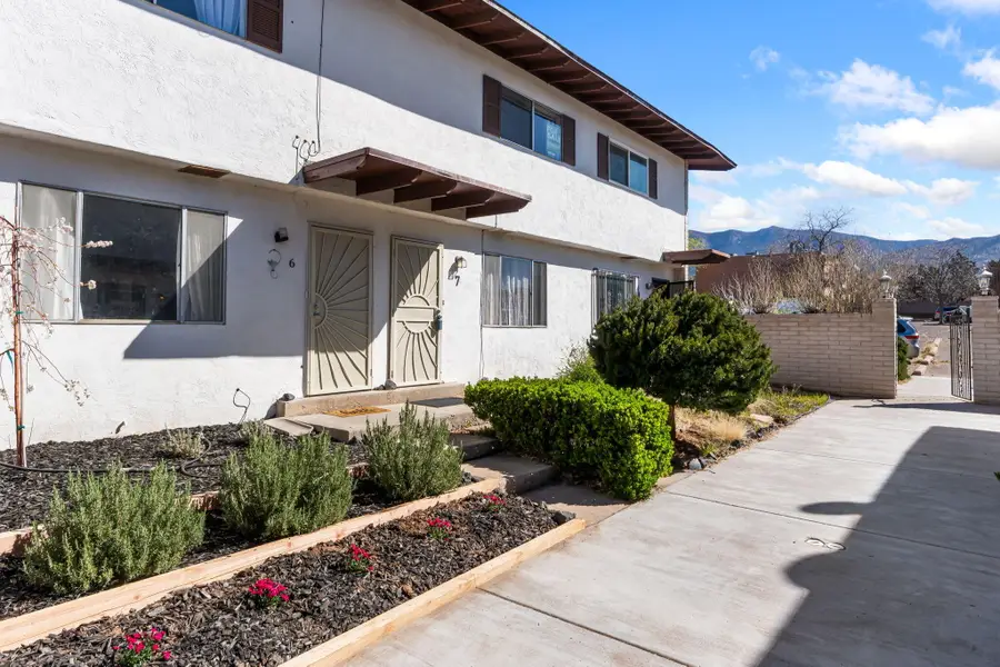 1121 Chelwood Park Boulevard Ne #APT 6, Albuquerque, NM 87112 - #3