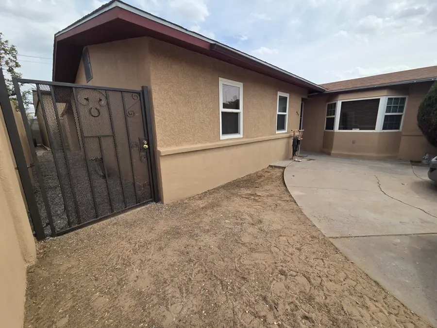632 57th Street Nw, Albuquerque, NM 87105 - #2