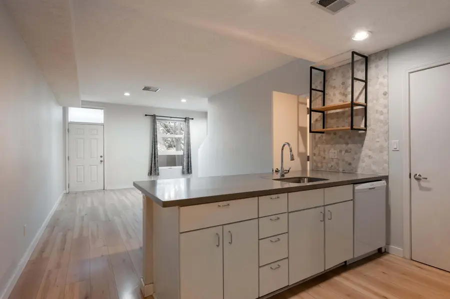 702 Broadway Boulevard Se #8, Albuquerque, NM 87111 - #3