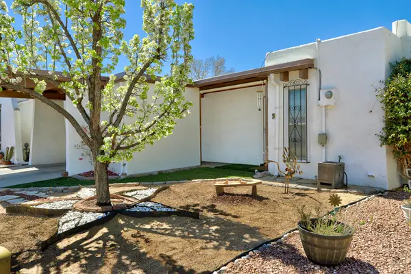 5 Calle Sol Se Mete Nw, Albuquerque, NM 87120