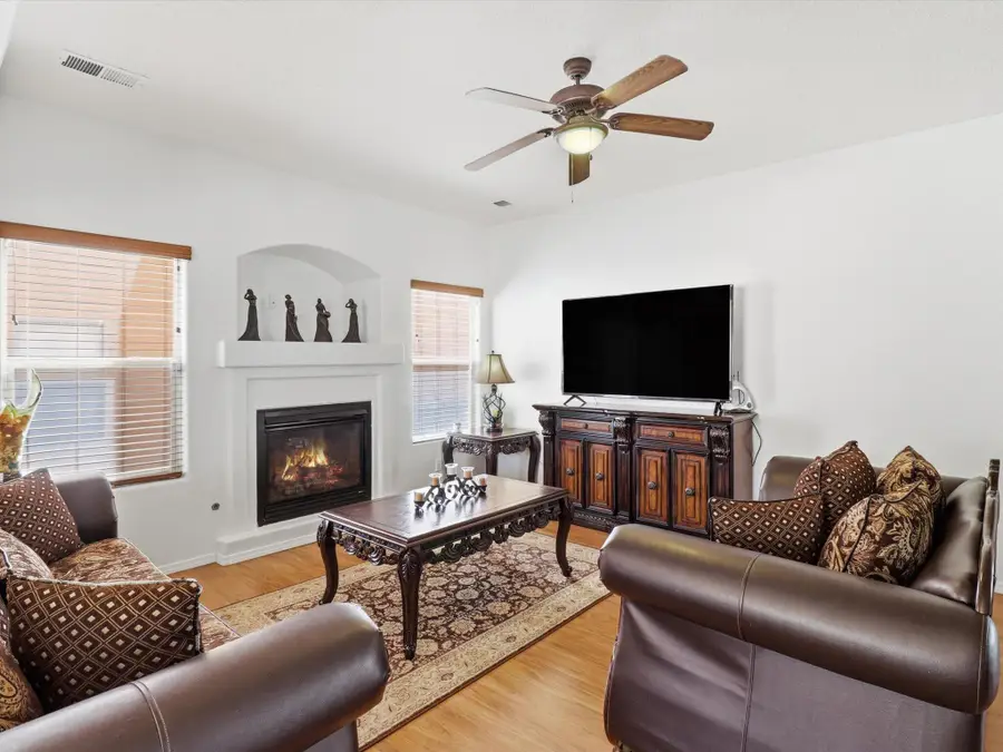 3032 Cochiti Street Ne, Rio Rancho, NM 87144 - #3