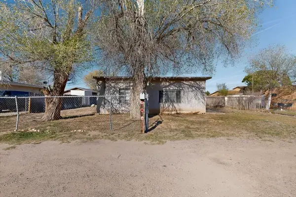 105 Barcelona Circle Sw, Albuquerque, NM 87105