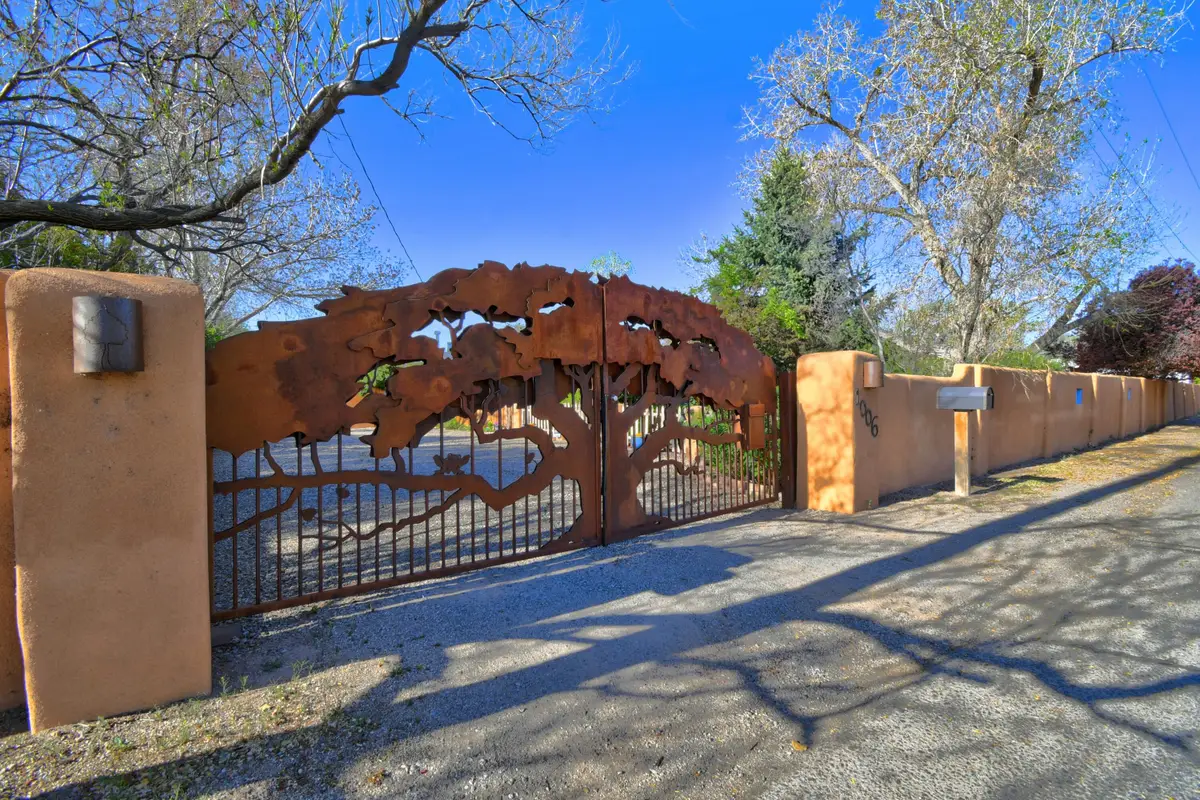 1006 Chavez Road Nw, Los Ranchos De Albuquerque, NM 87107 - #1