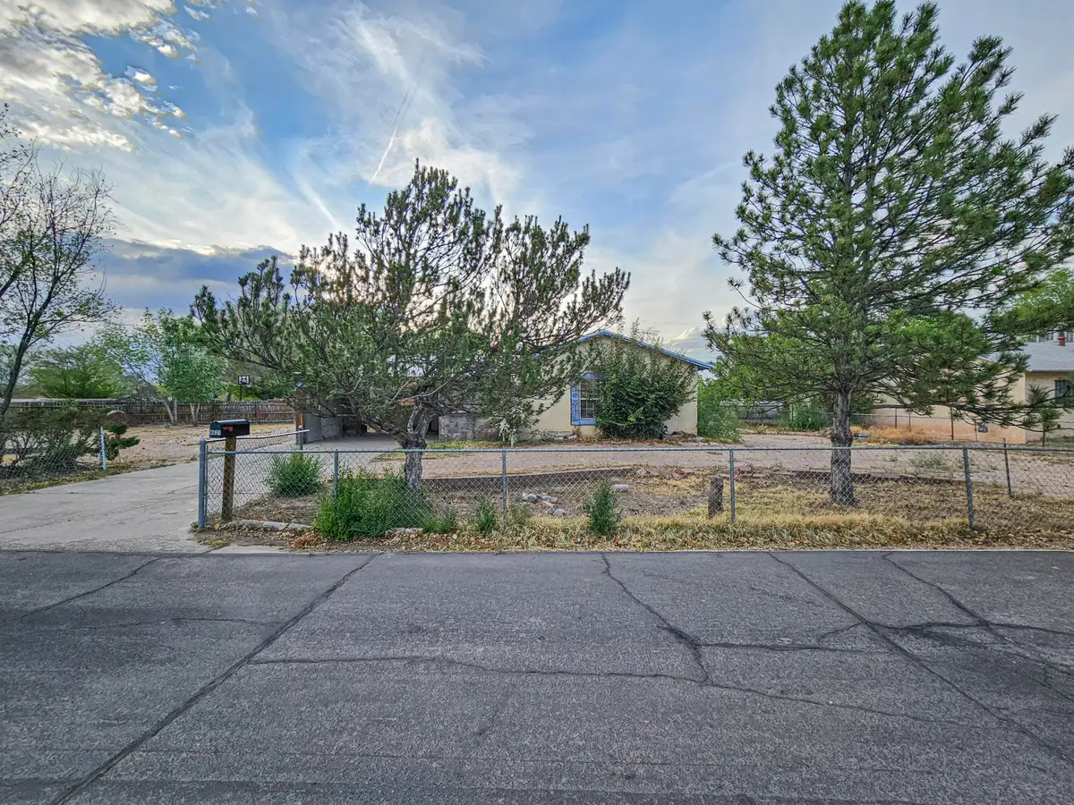 4631 Sun Valley Drive Sw, Albuquerque, NM 87105 - #1