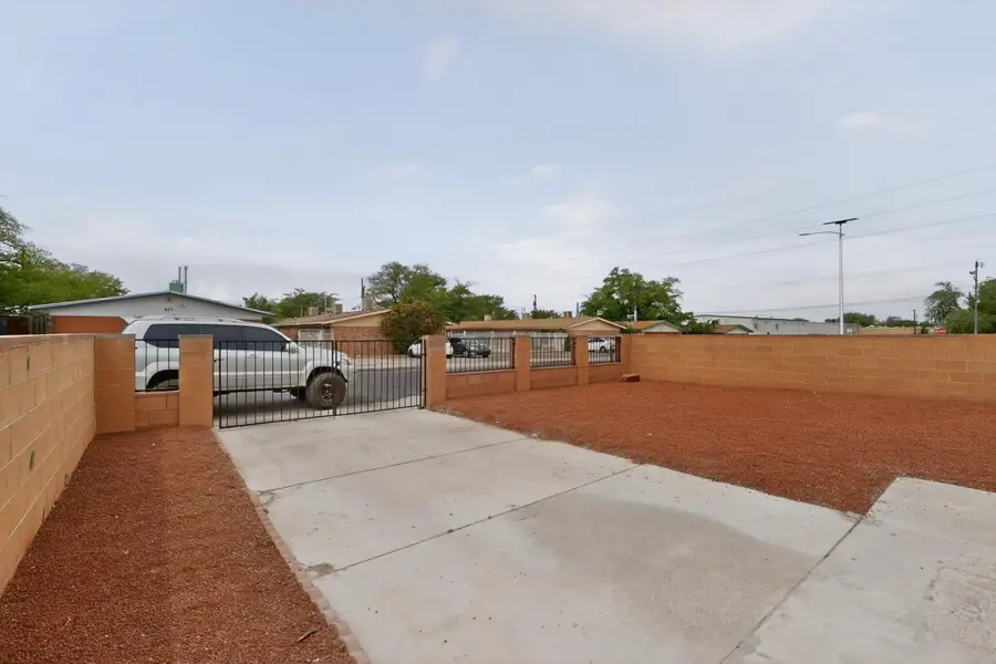 416 Indiana Street Se, Albuquerque, NM 87108 - #3