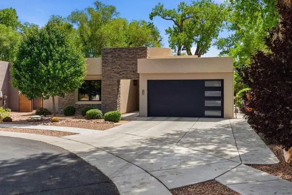 2700 Puerta Del Bosque Lane, Albuquerque, NM 87104