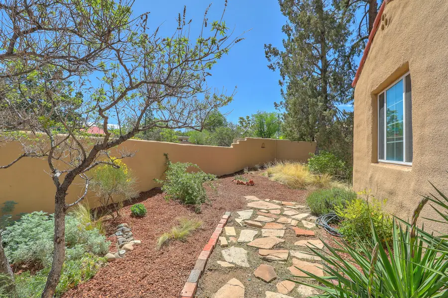 319 Richmond Drive Se, Albuquerque, NM 87106 - #3