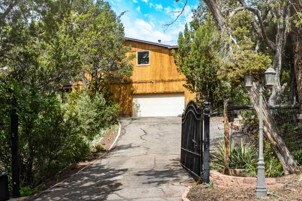 3 Manana Drive, Cedar Crest, NM 87008