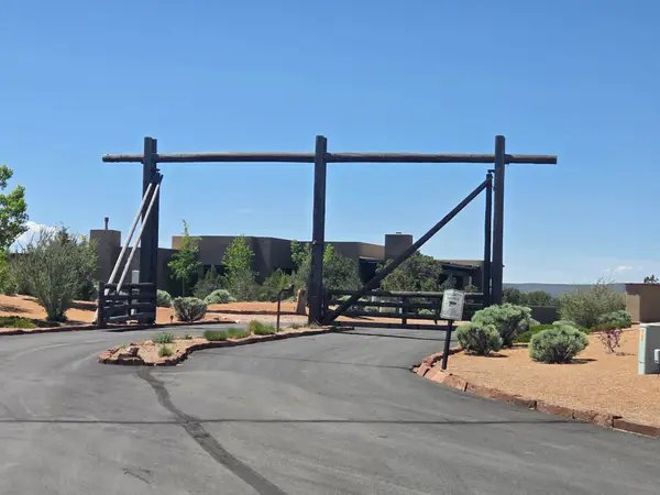 18 Via De Las Yeguas, Santa Fe, NM 87506