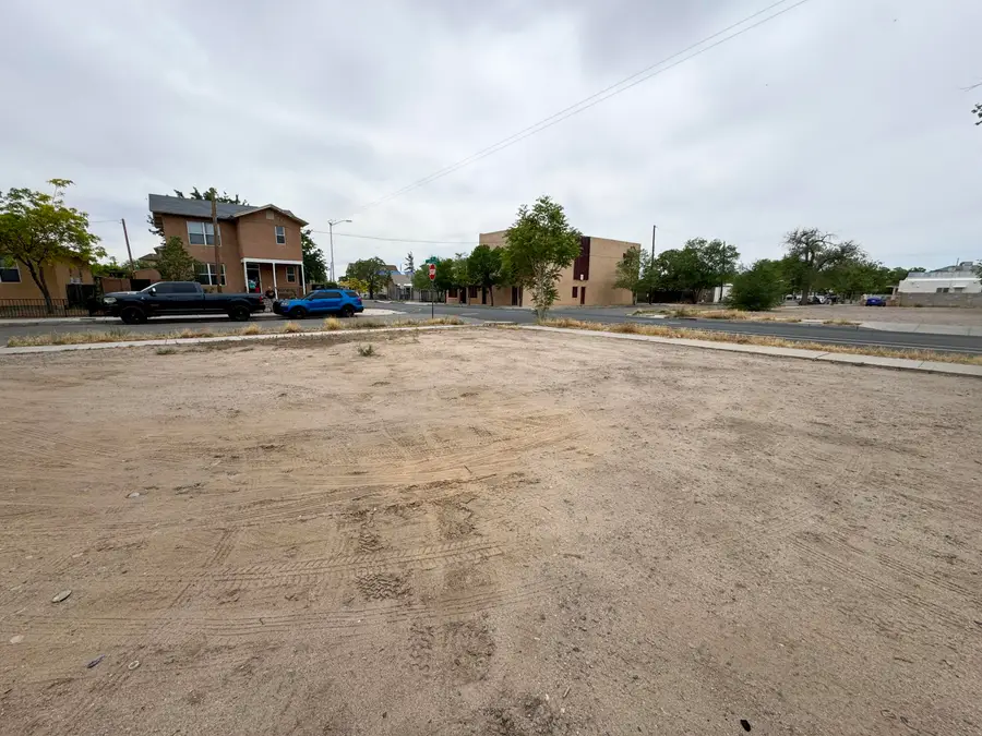 820 3rd Street Nw, Albuquerque, NM 87102 - #2