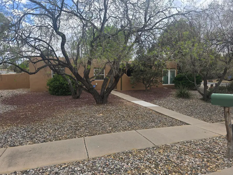1328 Camino Amparo Nw, Albuquerque, NM 87107 - #2