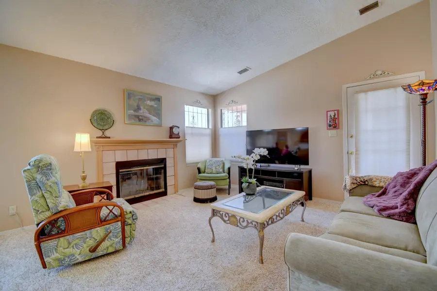 1616 Hollyberry Drive Ne, Rio Rancho, NM 87144 - #2