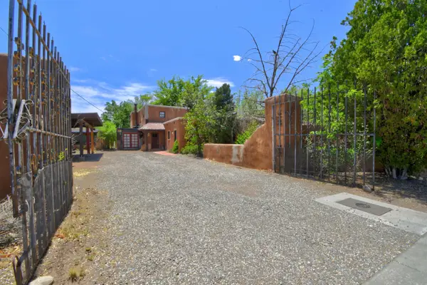 2440 Campbell Road Nw, Albuquerque, NM 87104