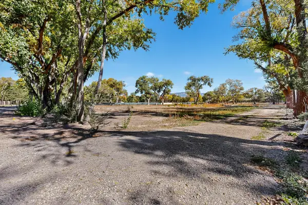 4870 Rio Grande Lane Nw, Los Ranchos, NM 87107