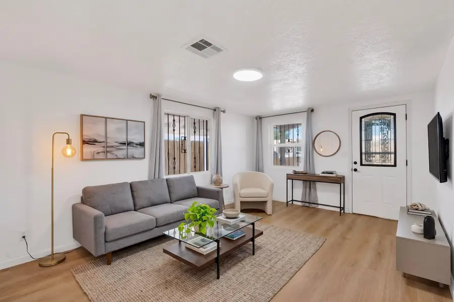 1216 Forrester Avenue Nw, Albuquerque, NM 87104 - #2