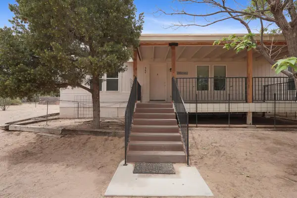 984 Hollywood Boulevard, Corrales, NM 87048