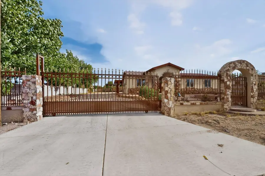 4008 Flora Vista Avenue Sw, Albuquerque, NM 87121 - #2