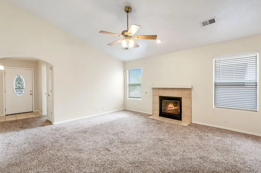 1261 Avenida Esplendida Nw, Los Lunas, NM 87031 - #3