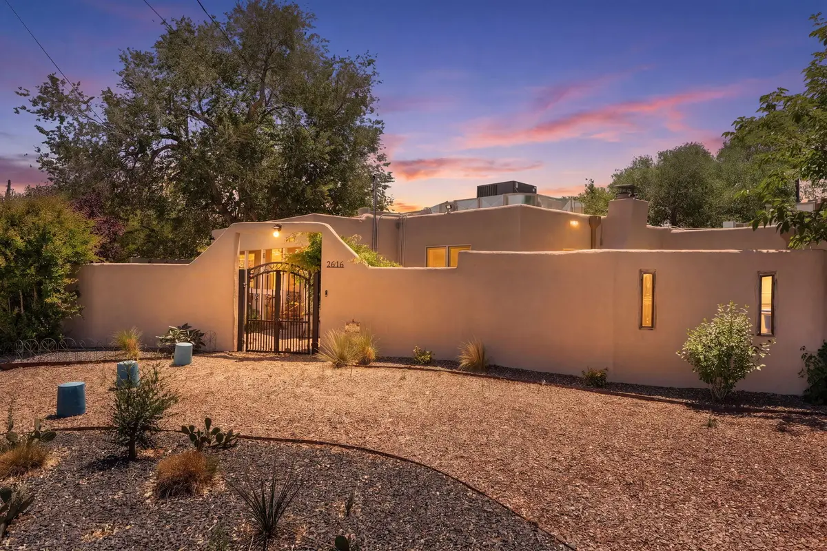 2616 Mountain Road Nw, Albuquerque, NM 87104 - #1