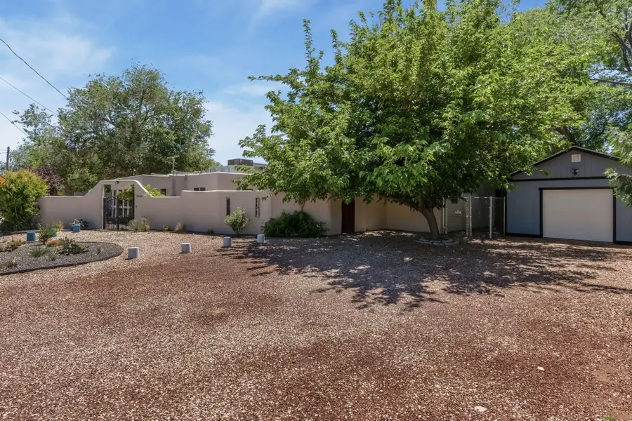 2616 Mountain Road Nw, Albuquerque, NM 87104 - #3