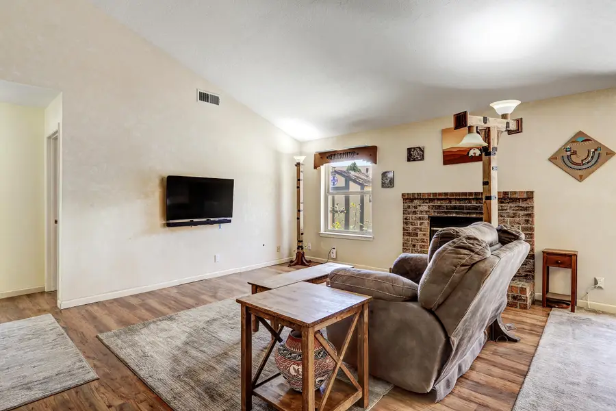 6021 Creggs Street Nw, Albuquerque, NM 87120 - #3