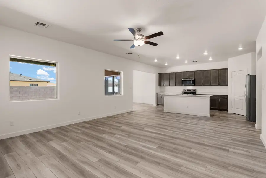 811 Calle De Las Rosas Sw, Belen, NM 87002 - #2