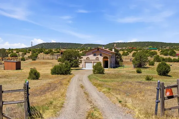 1077 County Line Road, Edgewood, NM 87015