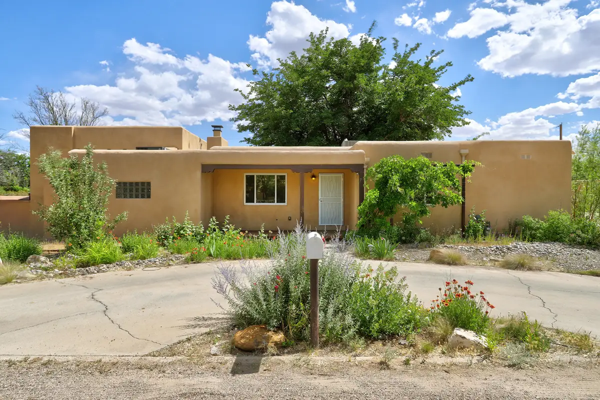 712 Green Valley Road Nw, Los Ranchos De Albuquerque, NM 87107 - #1