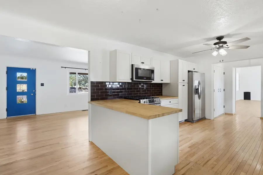 712 Green Valley Road Nw, Los Ranchos De Albuquerque, NM 87107 - #2