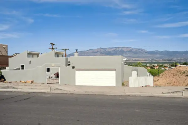 10520 Redbud Street Nw, Albuquerque, NM 87114