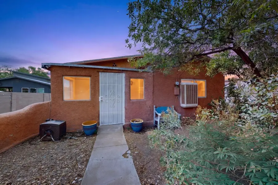 2426 Dora Avenue Nw, Albuquerque, NM 87104 - #2