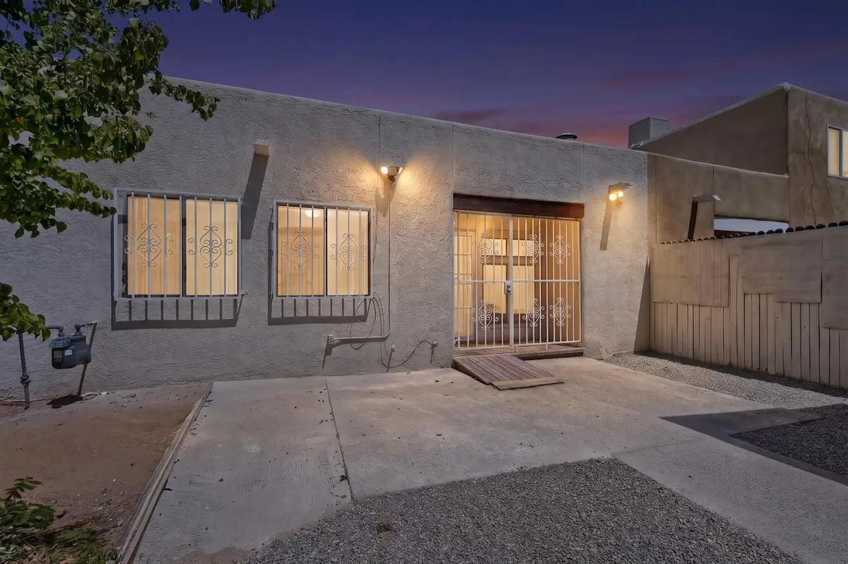 250 La Vida Nueva Del Oeste Sw, Albuquerque, NM 87105 - #1