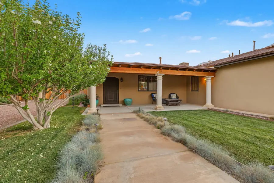 334 Vineyard Road Nw, Los Ranchos De Albuquerque, NM 87107 - #3