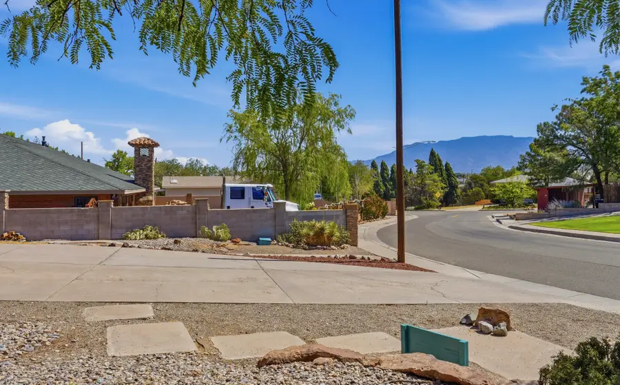1907 Richmond Drive Ne, Albuquerque, NM 87106 - #3