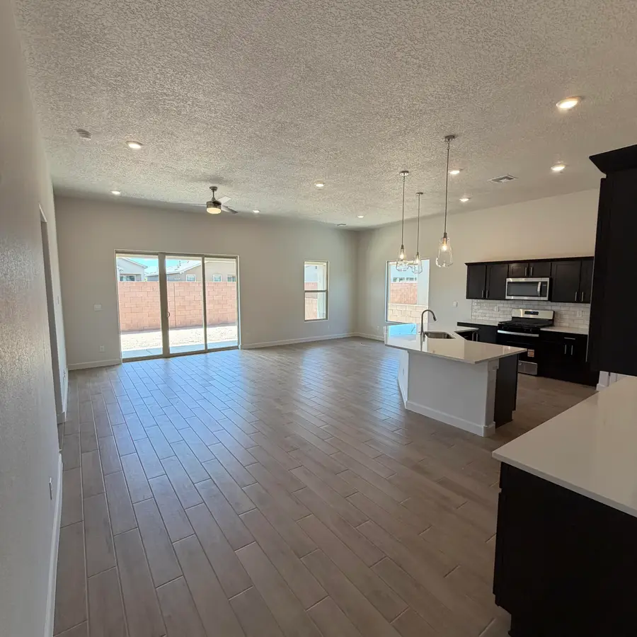 2464 Marble Avenue Ne, Rio Rancho, NM 87144 - #2