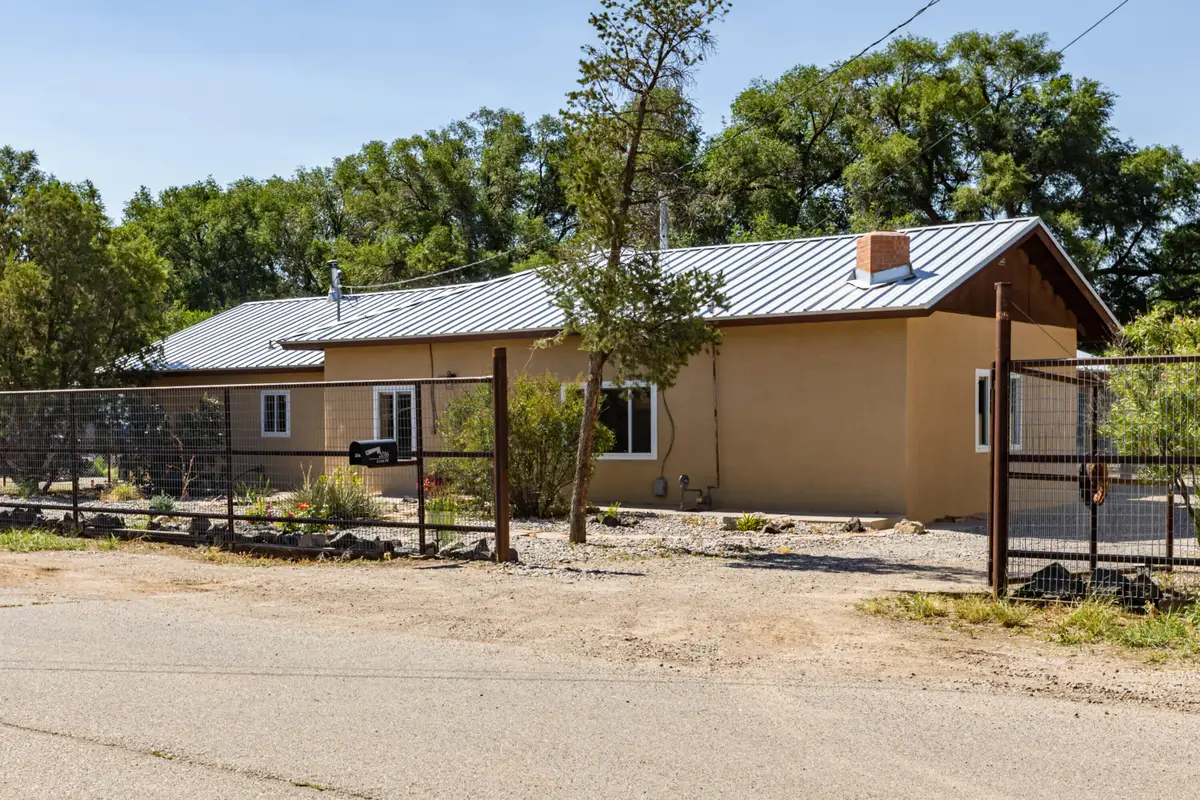 2016 Louise Avenue Sw, Albuquerque, NM 87105 - #1