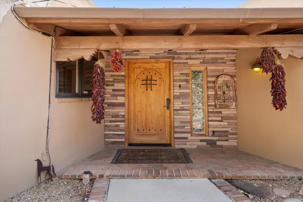 4068 Dietz Farm Circle Nw, Los Ranchos, NM 87107