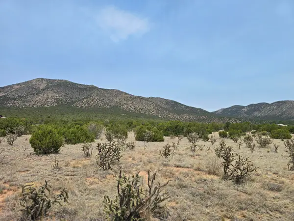 58 S Mountain Road, Edgewood, NM 87015