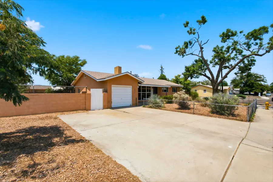 2833 Madeira Drive Ne, Albuquerque, NM 87110 - #2