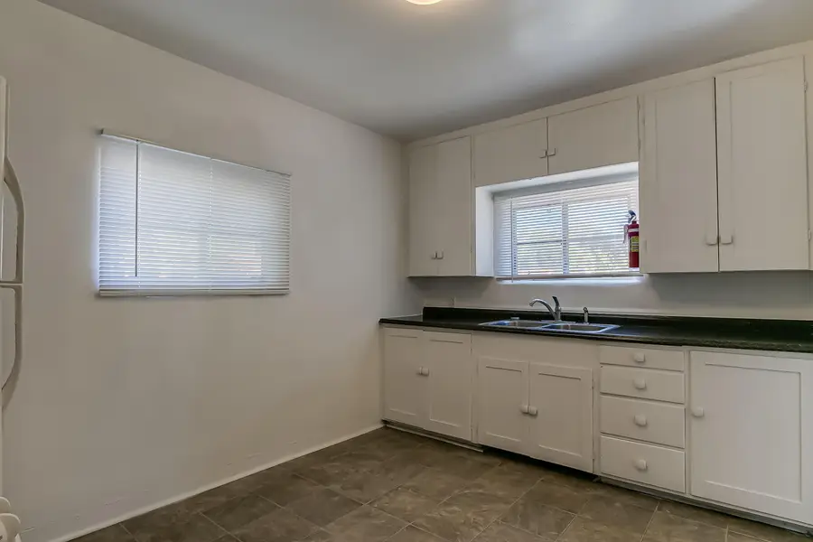 1409,1407 Hazeldine Avenue Se, Albuquerque, NM 87106 - #3
