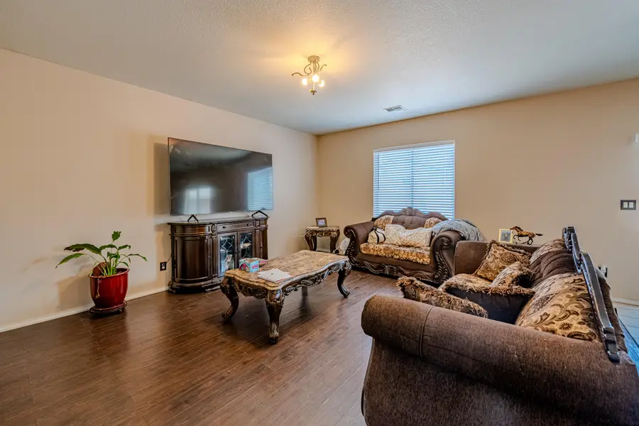 10005 Artemsia Avenue Sw, Albuquerque, NM 87121 - #2