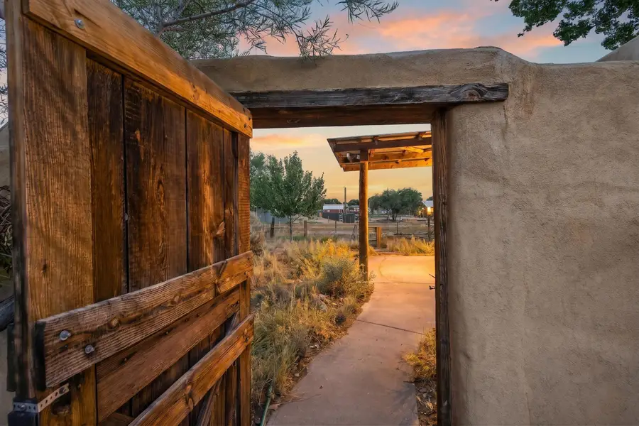 16 Bennett Road, Los Lunas, NM 87031 - #2