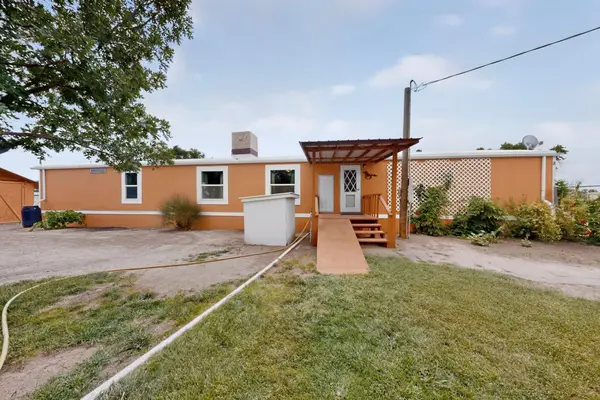 8 Kimberling Drive, Los Lunas, NM 87031
